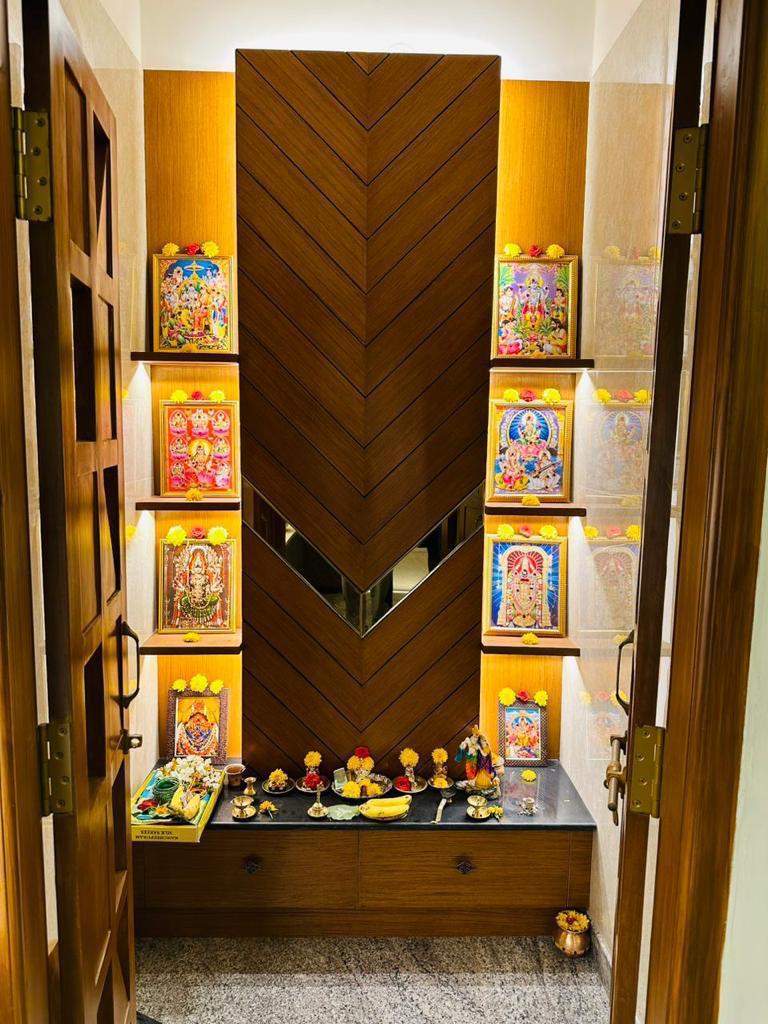Contemporary pooja unit in Bengaluru villa