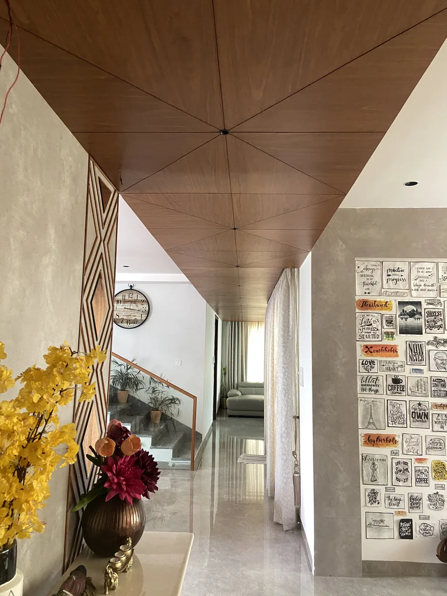 Villa interior in Hyderabad by AlcorOne Solutions — Foyer & veneer ceiling